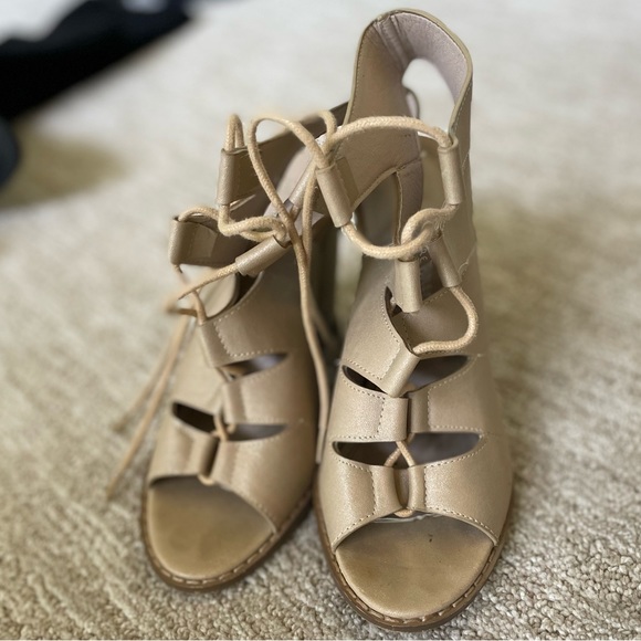 Nude lace up heels - Picture 4 of 9